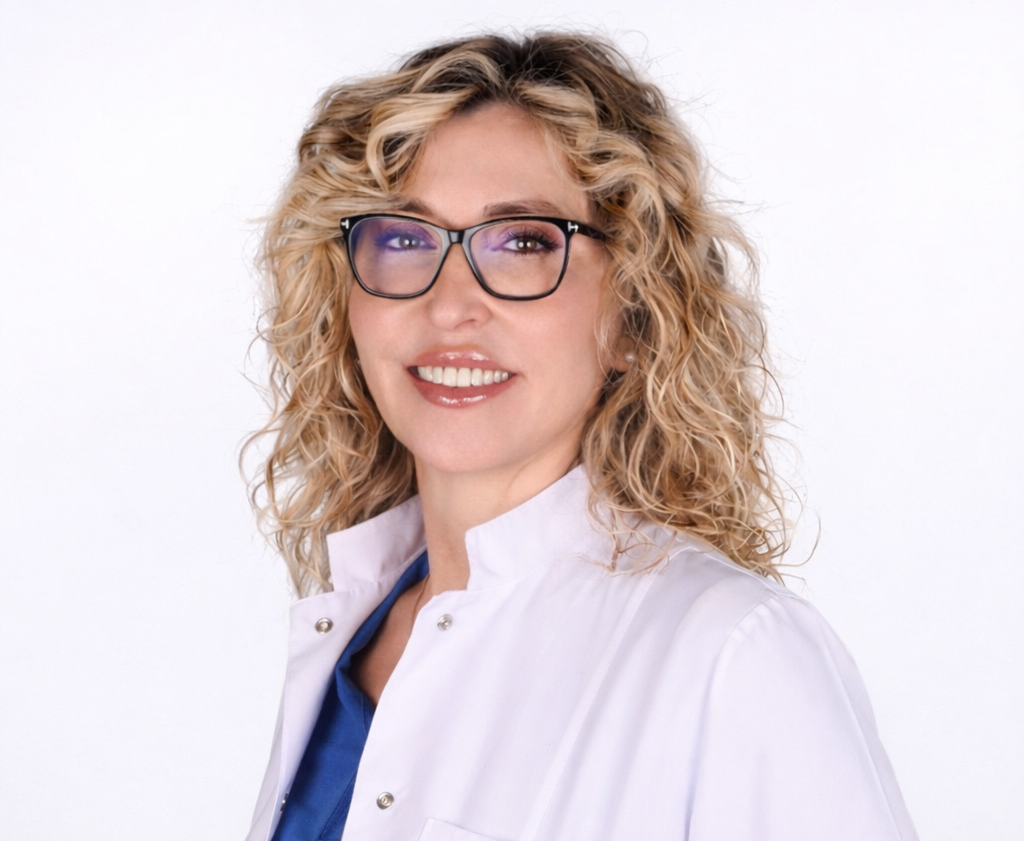 Dt. Ayşe Söylemez, Diş Hekimi
